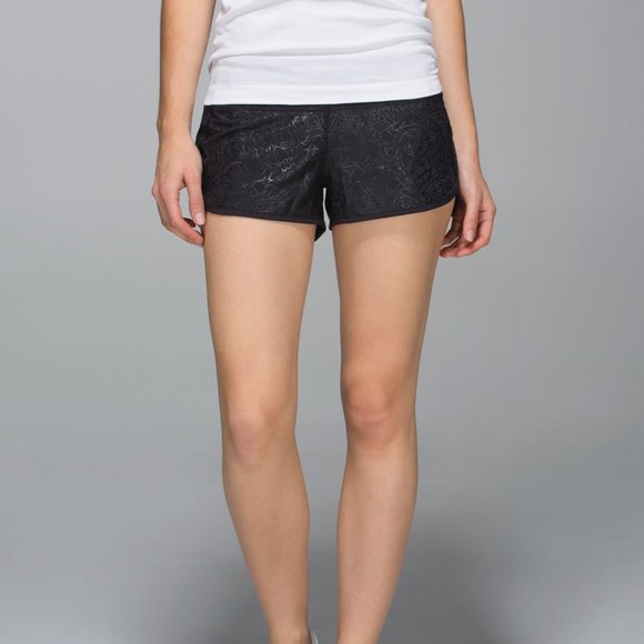 Lululemon Run: Speed Short *2-way Stretch SIZE 6 - Picture 3 of 12